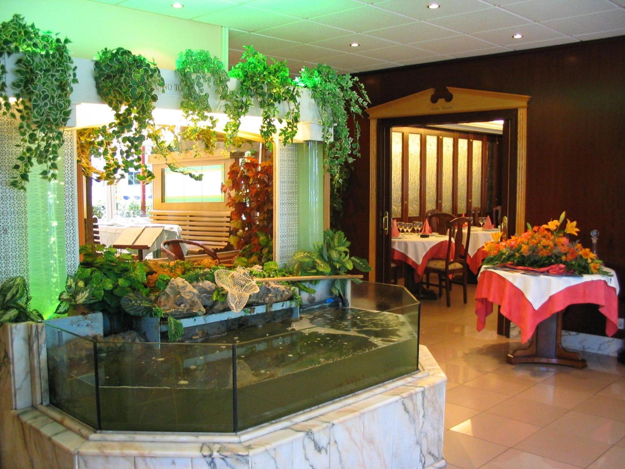 Hotel Isabel Isla Plana Restoran fotoğraf